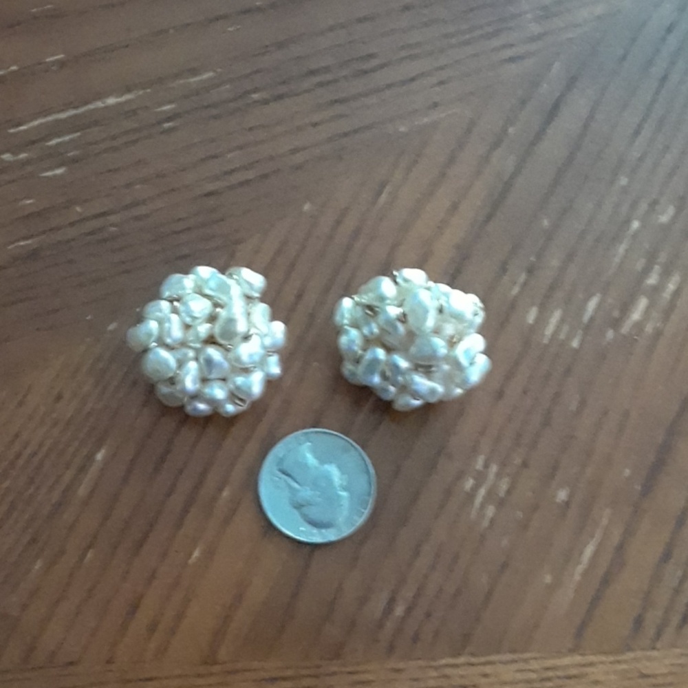 Vintage saltwater Pearl clip earrings.